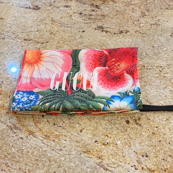 GUCCI FLORAL DUST BAG, NO SHOES - Picture 4 of 4